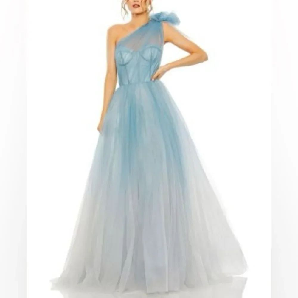 Mac Duggal Glitter One-Shoulder Ombre Gown with Bow/ size 0